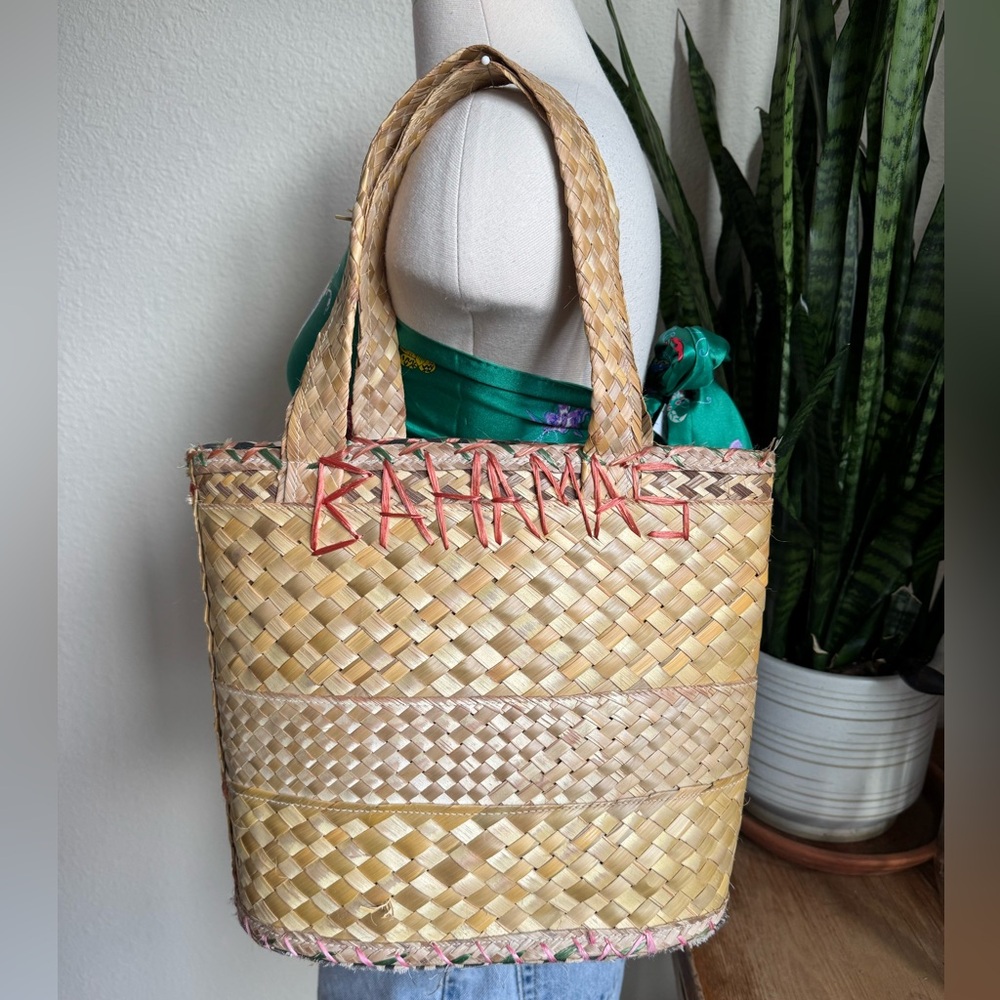 Hand‑woven Straw Floral Tote with “Bahamas” Stitching — Beach Chic 13″ Straw Bag - Picture 2 of 14